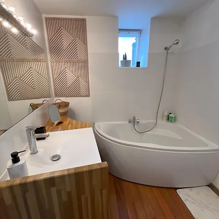 Ideal Groupe Tarif Long Sejour Maison 4chambres 8lits 2salles De Bain 3wc Terrasse Stationnement Gratuit Apartment Valenciennes